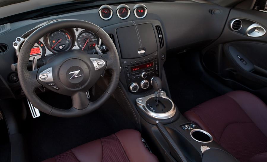  Nissan 370Z Roadster 2010 года  (фото 8 из 21)